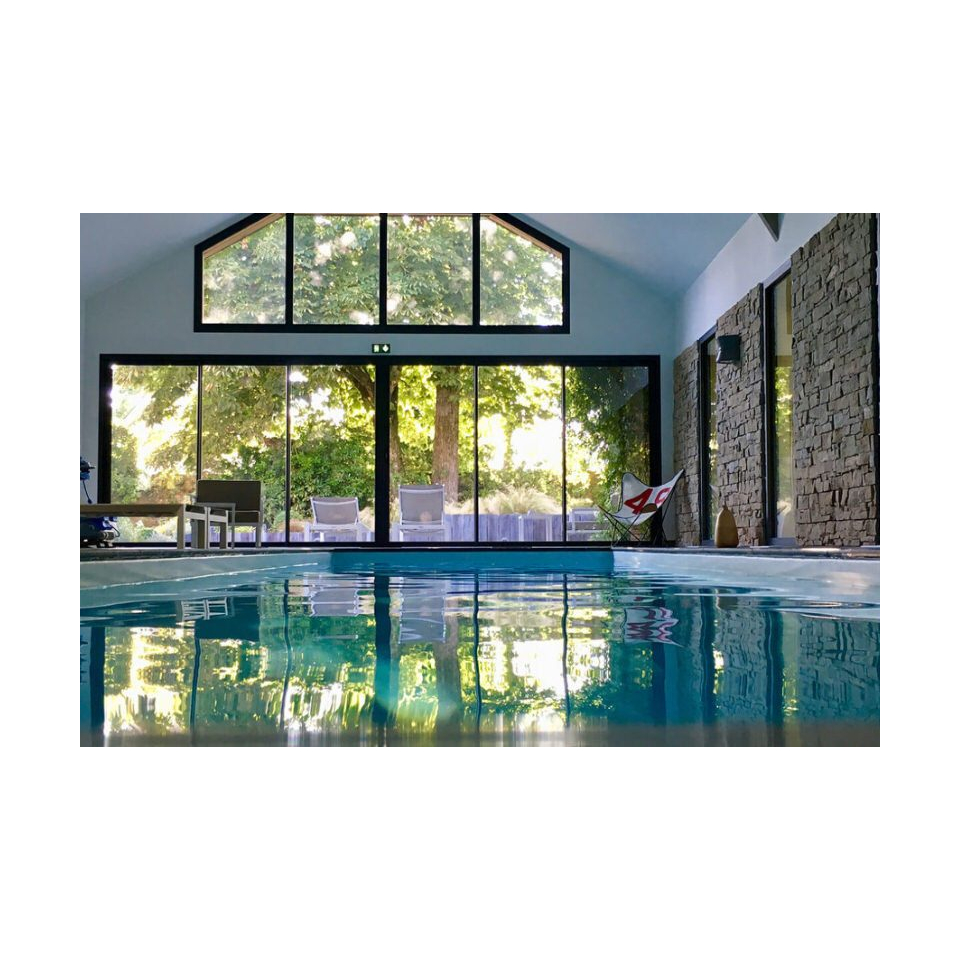 Piscine intérieure à Quéven (Morbihan) - ©Manoir des Éperviers