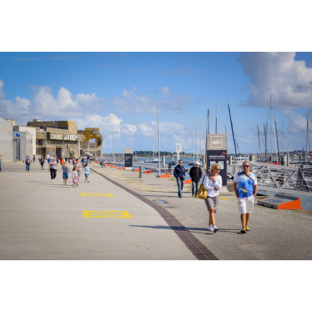 ©E. LEMEE - LBST - Balade le long des pontons de La Base, à Lorient (Morbihan) ©E. LEMEE - LBST - Balade le long des pontons de La Base, à Lorient (Morbihan)