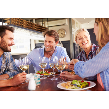 ©shutterstock - Repas au restaurant entre amis