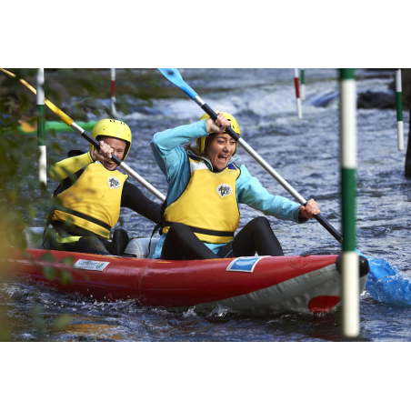 ©Y.ZEDDA - Kayak sur le parc d'eau-vive d'Inzinzac-Lochrist (Morbihan)