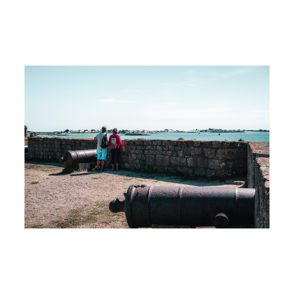 Promenade sur les remparts de la Citadelle de Port-Louis (Morbihan) - ©Lezbroz - LBST