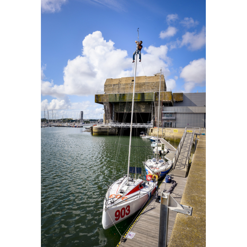 Un voilier de course amarré sur un ponton de Lorient La Base (Morbihan) - ©Emmanuel Lemée - LBST