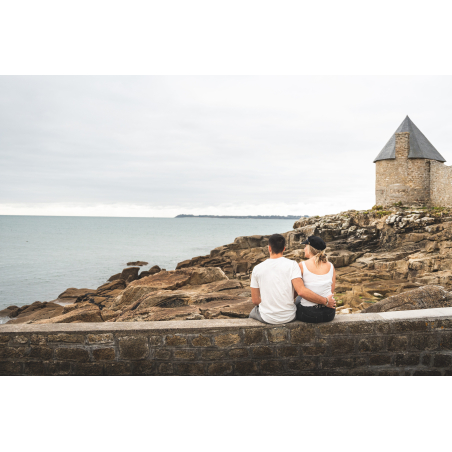 ©Tony Esnault-LBST - Posés dans les rochers face à l'Île de Groix, sur le littoral de Lorient Bretagne Sud (Morbihan) ©Tony Esnault-LBST - Posés dans les rochers face à l'Île de Groix, sur le littoral de Lorient Bretagne Sud (Morbihan)