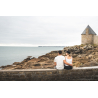 ©Tony Esnault-LBST - Posés dans les rochers face à l'Île de Groix, sur le littoral de Lorient Bretagne Sud (Morbihan) ©Tony Esnault-LBST - Posés dans les rochers face à l'Île de Groix, sur le littoral de Lorient Bretagne Sud (Morbihan)