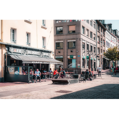 ©Lezbroz-LBST  - Terrasse du café du port en centre-ville de Lorient