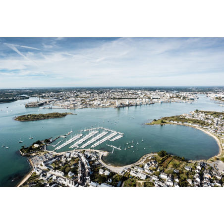 Vue aérienne de la rade de Lorient avec l'île St Michel au centre