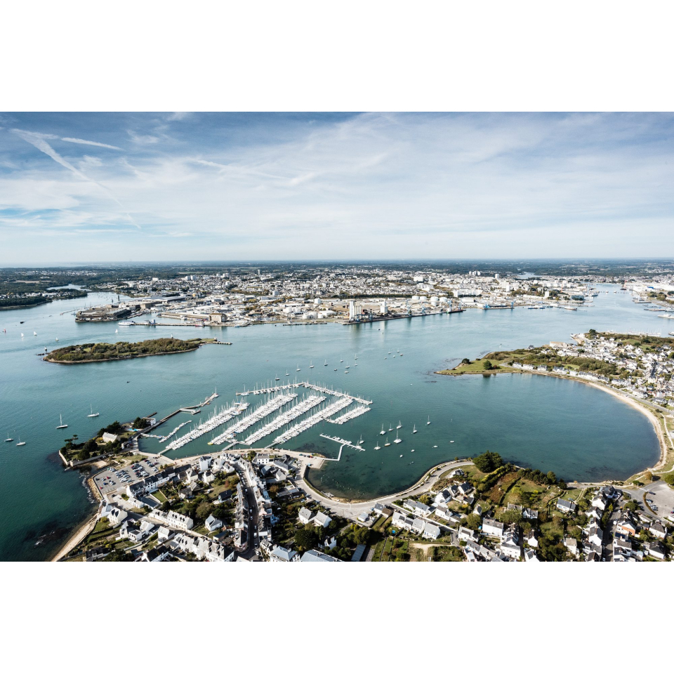 Vue aérienne de la rade de Lorient avec l'île St Michel au centre (Morbihan) - ©Xavier Dubois - LBST