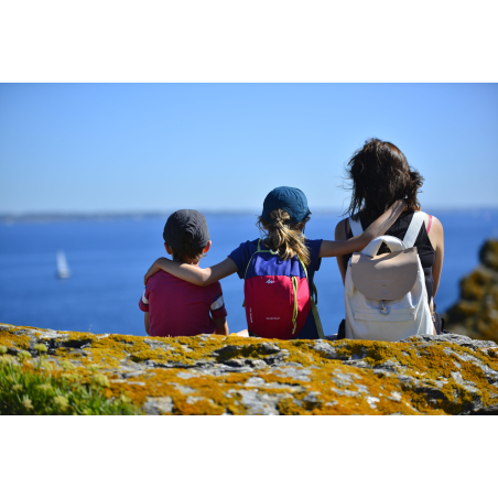 ©E. LEMEE-LBST- Famille qui contemple l'horizon ©E. LEMEE-LBST- Famille qui contemple l'horizon