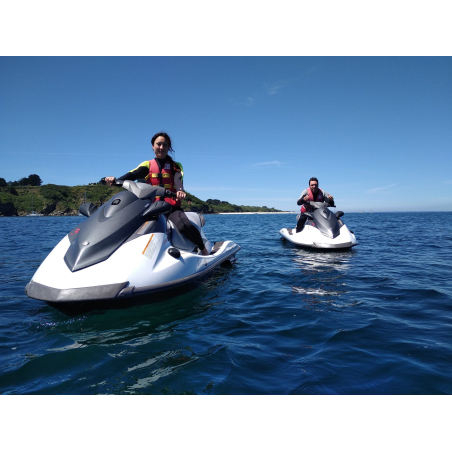 ©Fun56 - Jet-ski sur l'eau à Lorient Bretagne Sud (Morbihan) ©Fun56 - Jet-ski sur l'eau à Lorient Bretagne Sud (Morbihan)