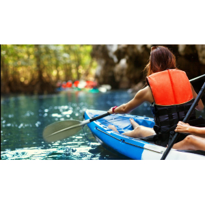 ©shutterstock - Kayak en eau calme ©shutterstock - Kayak en eau calme