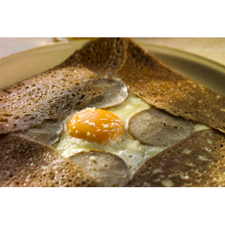 ©CRT Bretagne - Crêpe de blé noir à l'andouille de Guémené