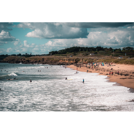 ©Lezbroz - LBST - Surfeurs sur la plage du Loch à Guidel (Morbihan)