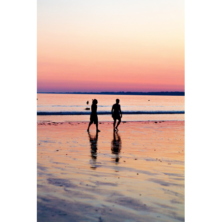 ©Thomas DEREGNIEAUX-LBST - Balade sur la plage au coucher de soleil sur le littoral de Lorient Bretagne Sud (Morbihan)