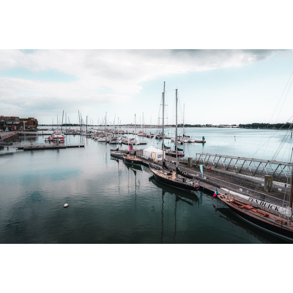 ©Lezbroz-LBST - Les Pen Duick au ponton de la Cité de la Voile Eric Tabarly, Lorient La Base (Morbihan)
