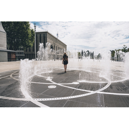 ©Max Coquard-Bestjobers-LBST - La fontaine devant le Théâtre de Lorient ©Max Coquard-Bestjobers-LBST - La fontaine devant le Théâtre de Lorient