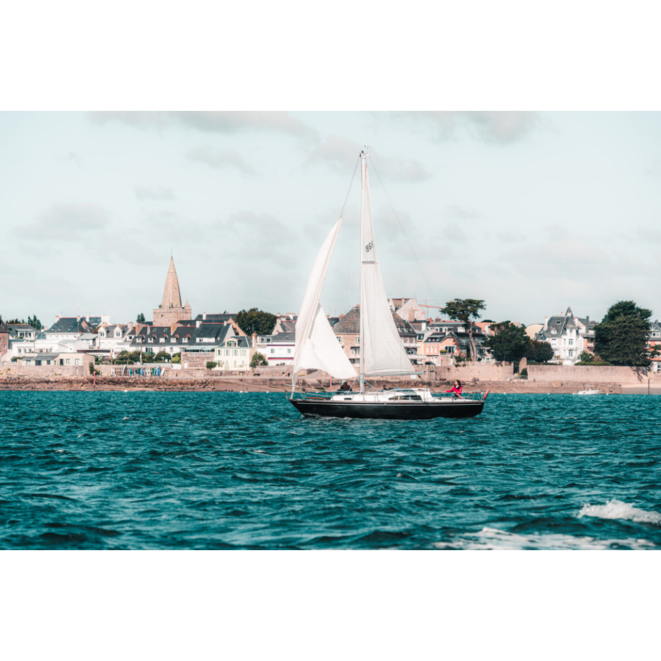 Voilier au large de Larmor-Plage (Morbihan) - ©Lezbroz - LBST