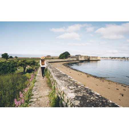 ©Max Coquard-Bestjobers-LBST - Promenade sur les remparts de Port-Louis (Morbihan) ©Max Coquard-Bestjobers-LBST - Promenade sur les remparts de Port-Louis (Morbihan)