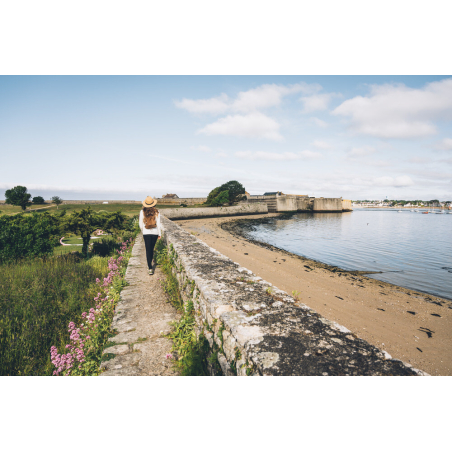 ©Max Coquard-Bestjobers-LBST - Promenade sur les remparts de Port-Louis (Morbihan)