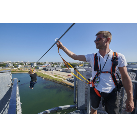 ©Y.Zedda - LBST - Descente en TyRoll depuis le haut de la tour des vents (Morbihan)