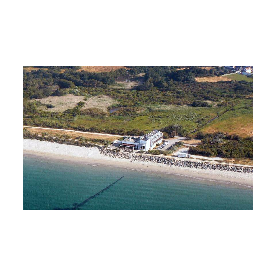 ©Hôtel-restaurant Les Mouettes - Vue aérienne de l'hôtel-restaurant à Larmor-Plage (Morbihan)