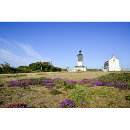 ©E.Lemee - LBST - Le phare de Pen Men sur la côte sauvage de l'île de Groix (Morbihan)