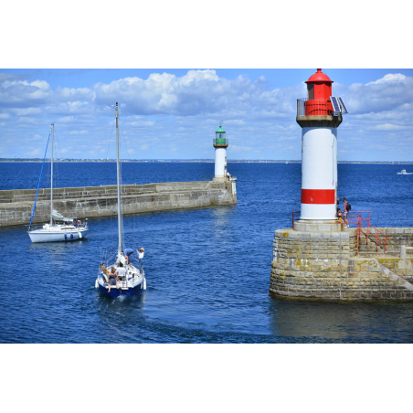 ©Emmanuel Lemée-LBST - Un voilier sortant de Port Tudy à l'île de Groix (Morbihan)