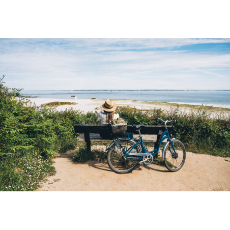 ©Max Coquard-Bestjobers-LBST - Rando vélo sur l'île de Groix, vue sur la plage des Grands Sables (Morbihan)