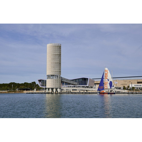 ©Y.Zedda - Voilier devant la cité de la Voile Eric Tabarly à Lorient La Base (Morbihan) ©Y.Zedda - Voilier devant la cité de la Voile Eric Tabarly à Lorient La Base (Morbihan)