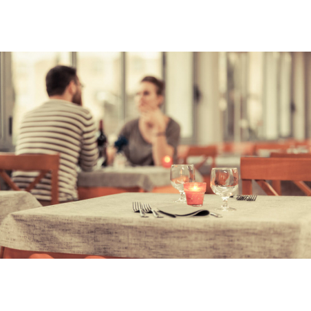 ©shutterstock - Couple au restaurant