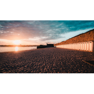 ©Lezbroz - LBST - Coucher de soleil sur la grande plage de Port-Louis (Morbihan) ©Lezbroz - LBST - Coucher de soleil sur la grande plage de Port-Louis (Morbihan)