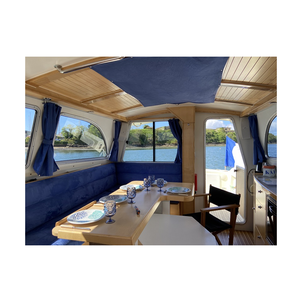 Intérieur de la vedette électrique Key Largo - ©Key Largo