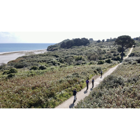 ©Trottin Groix - Balade sur le sentier côtier de l'île de Groix en trottinette (Morbihan) ©Trottin Groix - Balade sur le sentier côtier de l'île de Groix en trottinette (Morbihan)