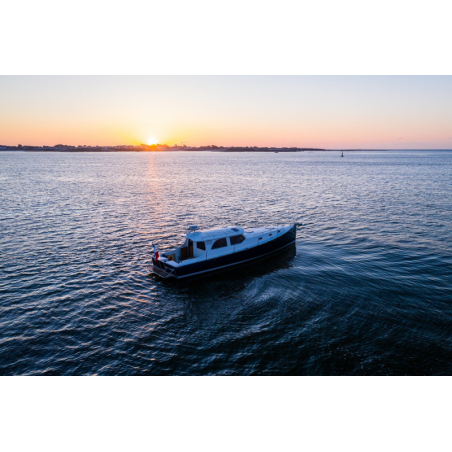 Coucher de soleil sur la vedette Key Largo au large de Lorient et de Groix (Morbihan) - ©Key Largo