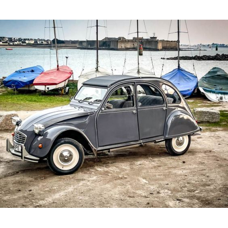 Location de voiture vintage 2CV à Lorient Bretagne Sud (Morbihan) - ©Les bolides de tata