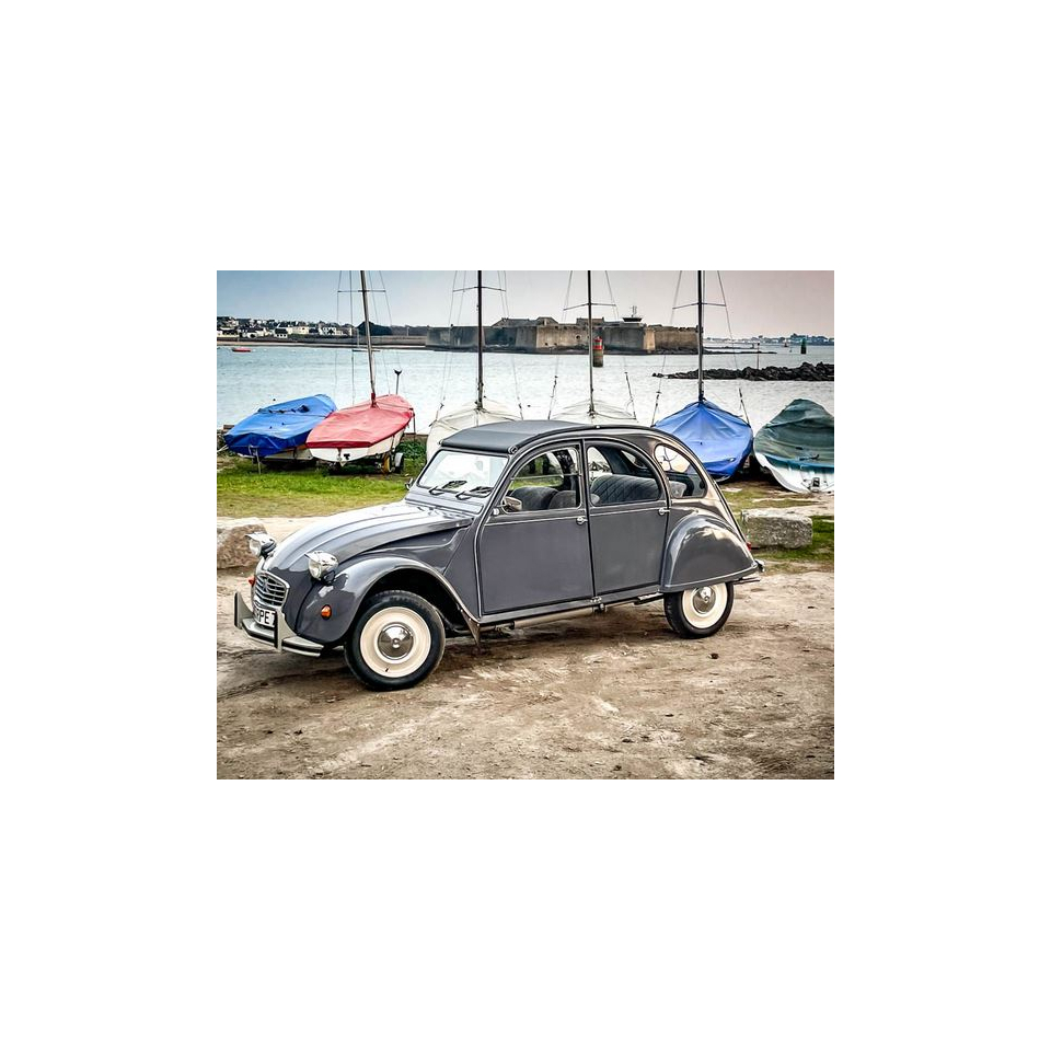 Location de voiture vintage 2CV à Lorient Bretagne Sud (Morbihan) - ©Les bolides de tata