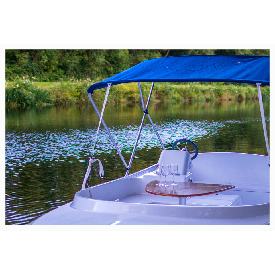 Bateau électrique à la location au West Park d'Inzinzac-Lochrist (Morbihan) - ©West Park