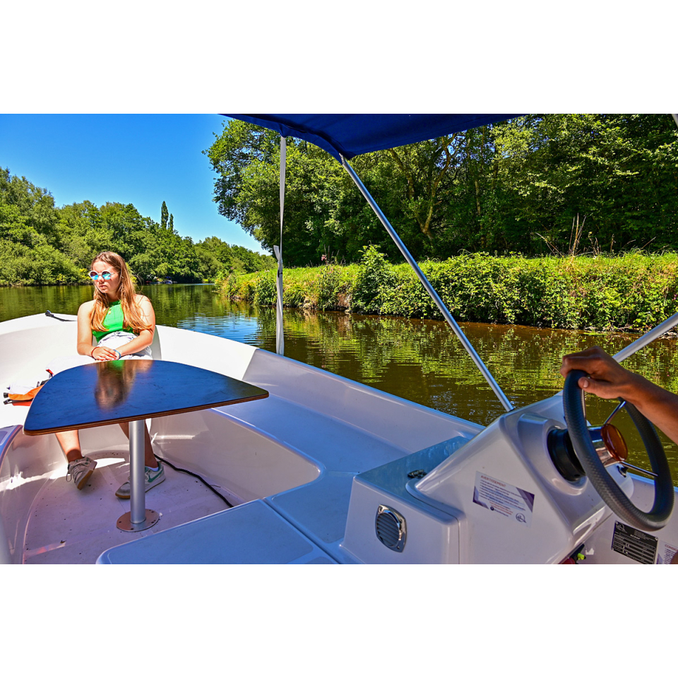 Location de bateau électrique sur le Blavet à Inzinzac-Lochrist (Morbihan) - ©West Park