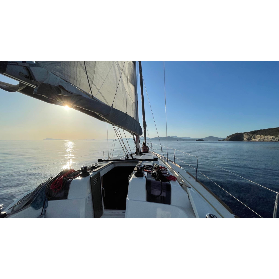 Sortie voile au coucher de soleil à Lorient Bretagne Sud (Morbihan) - ©UCPA Croisières