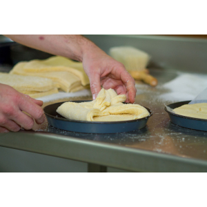 Démonstration de fabrication du kouign amann breton à la Biscuiterie de Fort-Bloqué à Ploemeur (Morbihan) Démonstration de fabrication du kouign amann breton à la Biscuiterie de Fort-Bloqué à Ploemeur (Morbihan)