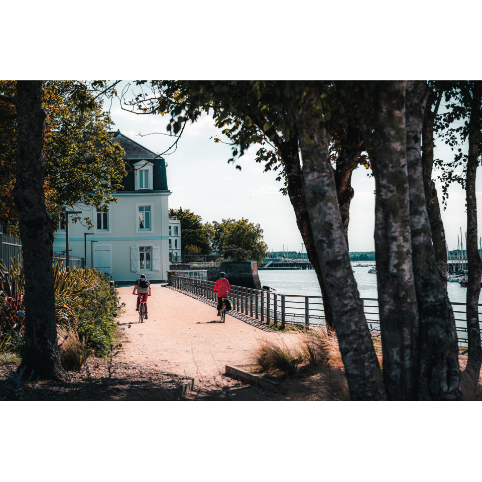 Balade vélo sur les quais du centre-ville de Lorient (Morbihan) - ©Lezbroz - LBST