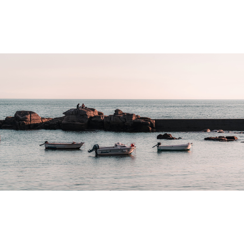 Coucher de soleil sur le petit port du Courégant à Ploemeur, près de Lorient (Morbihan) - ©Lezbroz - LBST