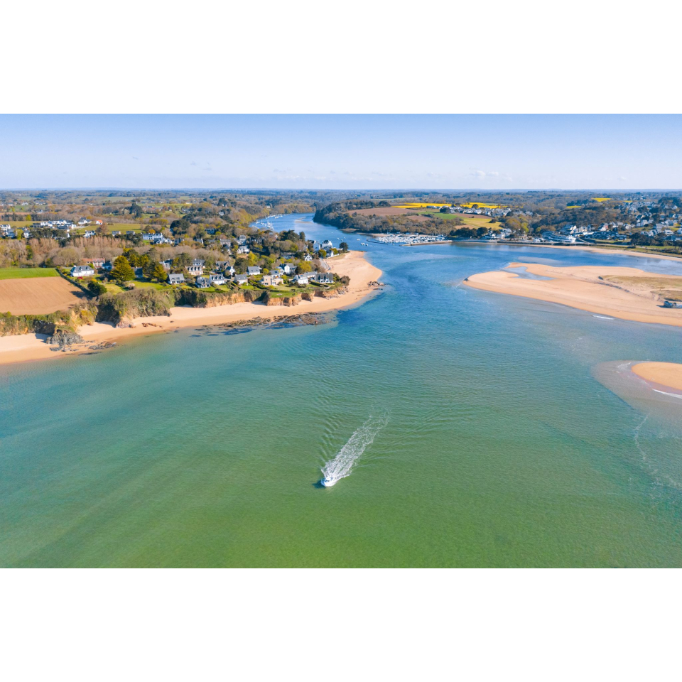 Vue aérienne de l'embouchure de la Laïta, entre le Pouldu (Finistère) et Guidel-Plages (Morbihan) - ©Thibault Poriel - LBST