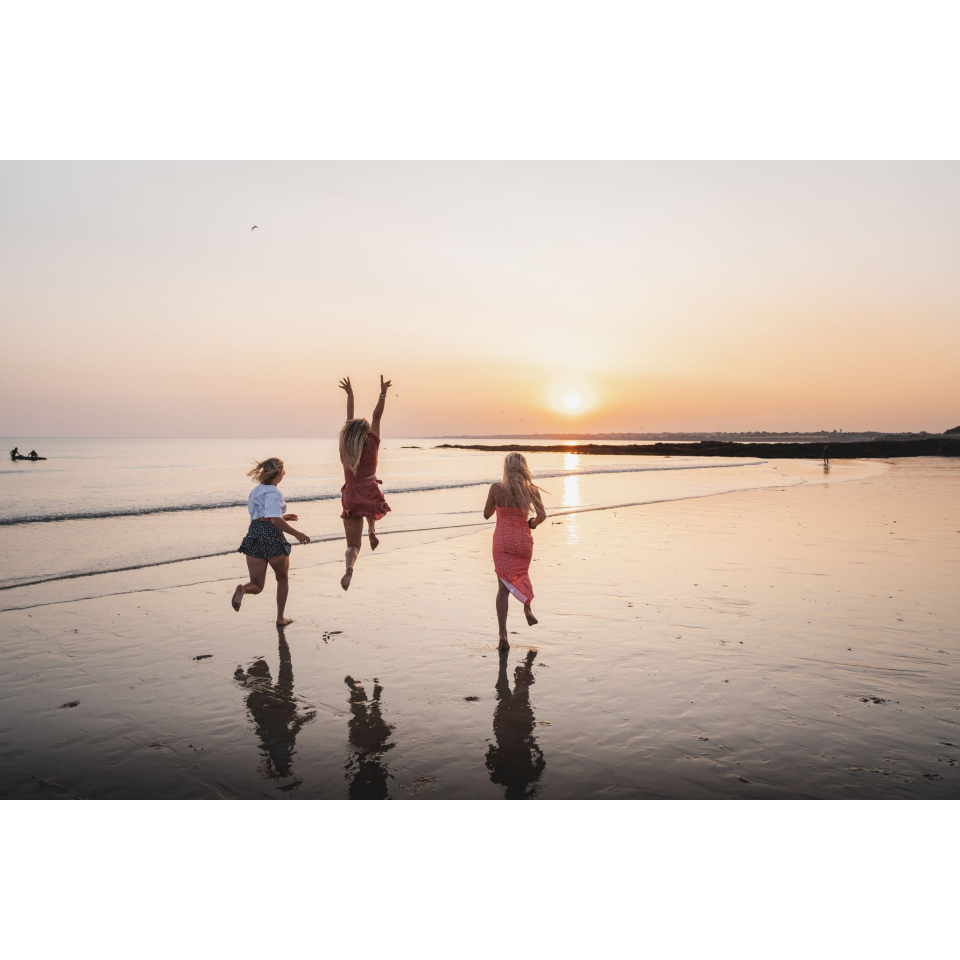 Coucher de soleil sur la plage à Guidel Plages (Morbihan) - ©Tony Esnault - LBST