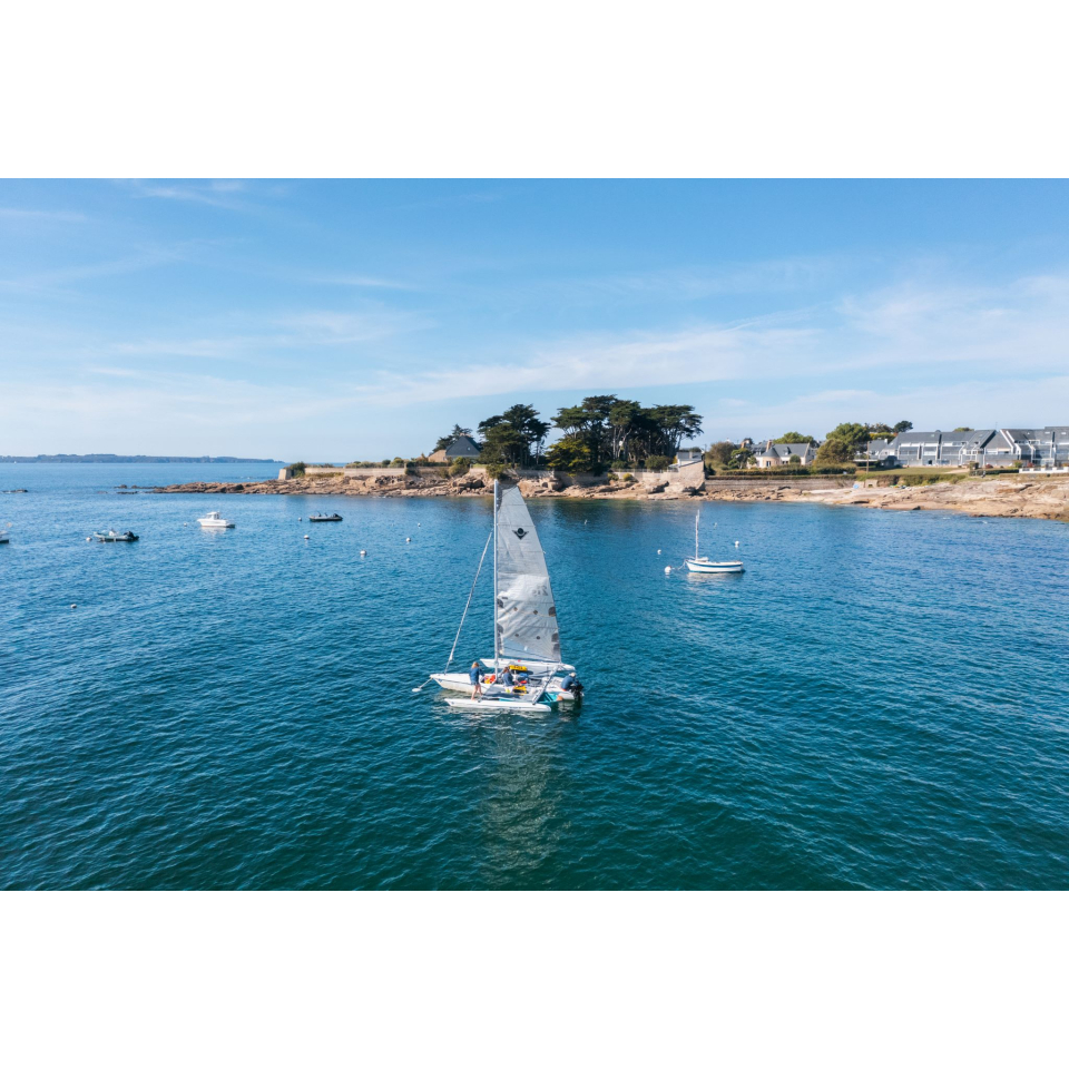Catamaran sur la plage de Port-Fontaine à Ploemeur (Morbihan) - ©Thibault Poriel - LBST