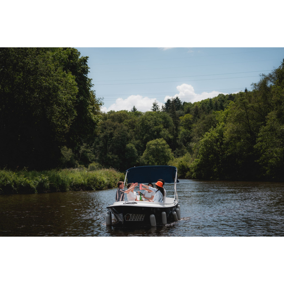 Apéro sur la rivière du Blavet sur un bateau électrique du West Park à Inzinzac-Lochrist (Morbihan) - ©Tony Esnault - LBST