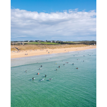 Surfeurs à la plage du Loc'h, spot de surf en Bretagne Sud à Guidel (Morbihan) - ©Thibault Poriel - LBST