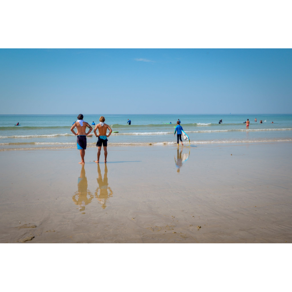 Séance de surf à la plage du Loc'h, à Guidel ville de Surf (Morbihan) - ©Emmanuel Lemée - LBST