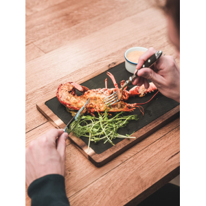 Repas dans un restaurant de spécialités de fruits de mer à Lorient (Morbihan) - ©Lezbroz - LBST Repas dans un restaurant de spécialités de fruits de mer à Lorient (Morbihan) - ©Lezbroz - LBST