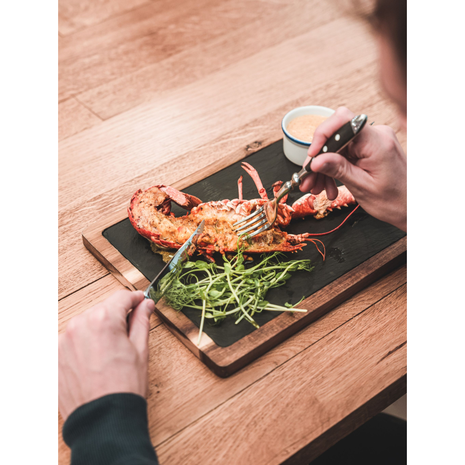 Repas dans un restaurant de spécialités de fruits de mer à Lorient (Morbihan) - ©Lezbroz - LBST