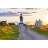 Vélo et coucher de soleil au phare de Pen Men, sur l'île de Groix (Morbihan, 56) - ©Clo & Clem - LBST